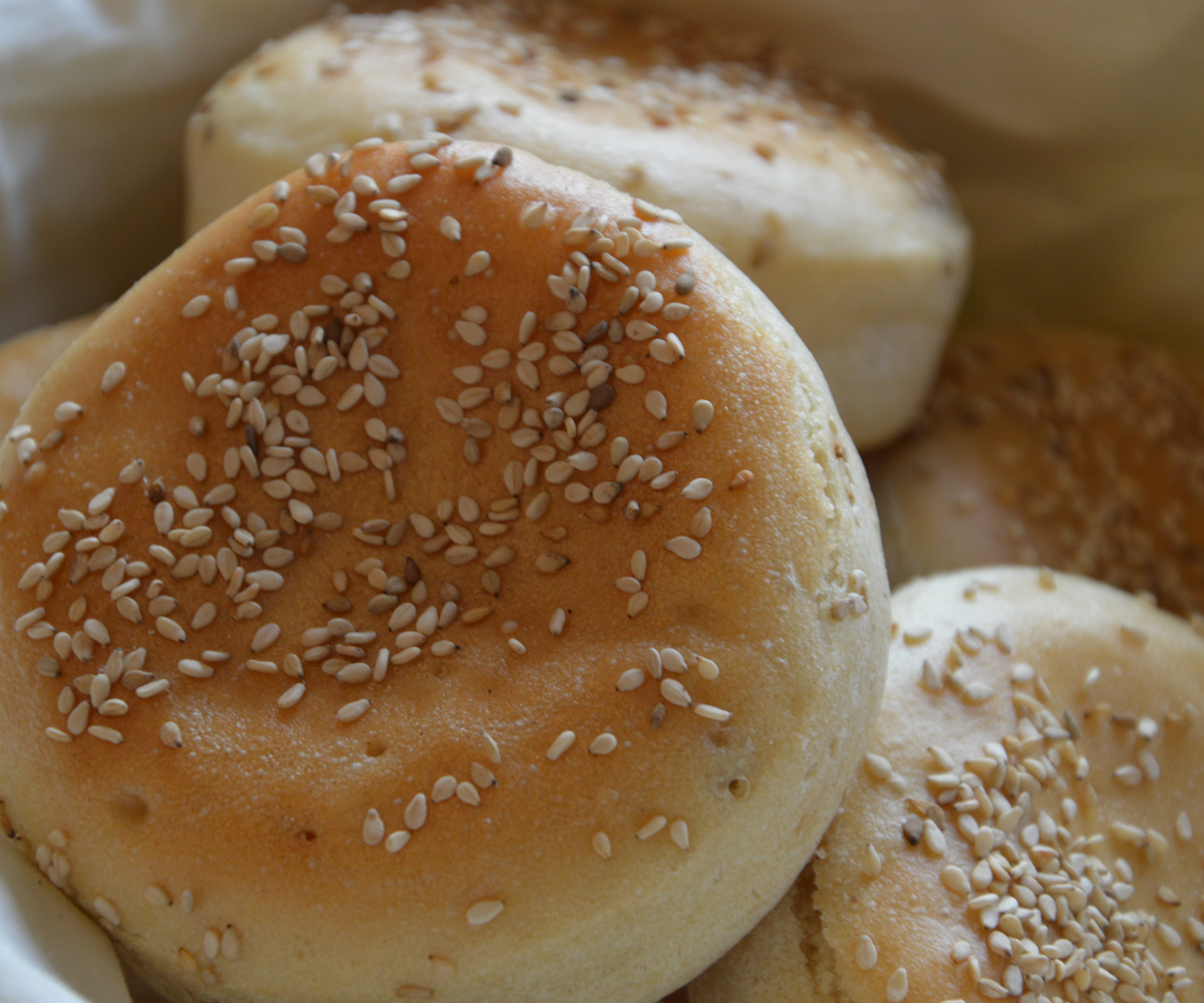 Helge-glutenfreieBurgerBroetchen-glutenfree-JuteBackerei